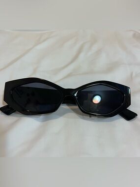 Urban Outfitters Black Geometric Cat-Eye Sunglasses